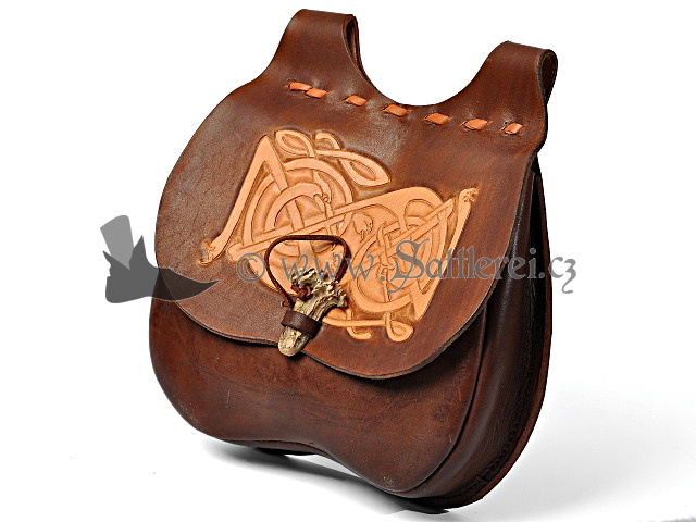 Wikinger lederhandtasche die mit dem Motiven aus den frühen Mittelalter geschmückt ist
