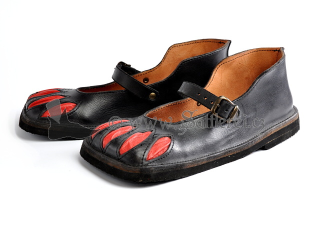 Landsknecht's Duckbill shoe Medieval Footwear (nicknamed oxmaw)Duckbill shoe