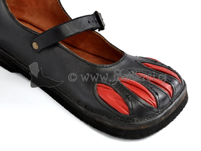 Landsknecht's Duckbill shoe Medieval Footwear (nicknamed oxmaw)Duckbill shoe
