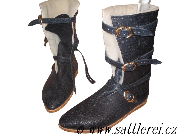 Mittelalterliche gotische Schuhe aus dem 14-15. Jahrhundert