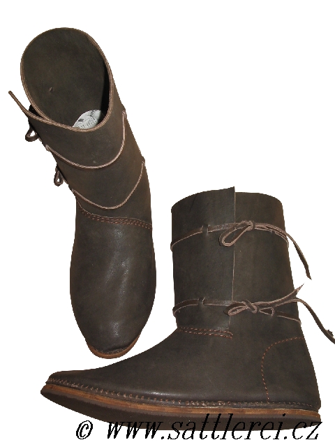 Historical boots Medieval Footwear from 11-14th centuries