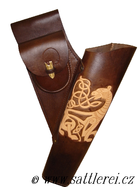 Archery quiver of oval shape (with pocket button up made from deer horn) for firm fixation to belt