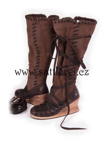 High woman boot with cross lacing Medieval Footwear